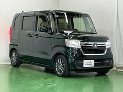 大きく開くスライドドアで狭い場所でも隣を気にすることなく楽に乗り降りできます 7