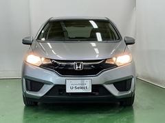 ハロゲンヘッドライトは暖かみのある色で優しく、明るく照射します。 6