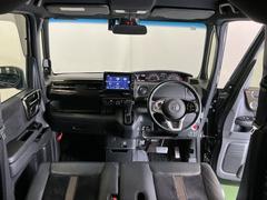 �ɥ饤�С����濴�˼����˼꤬�Ϥ����֤ˣ��ԥ��쥯�ȥ�С��䥨�������͡��������å��ʤɤ����֡��������ͥ��Ƥ��ޤ� 2