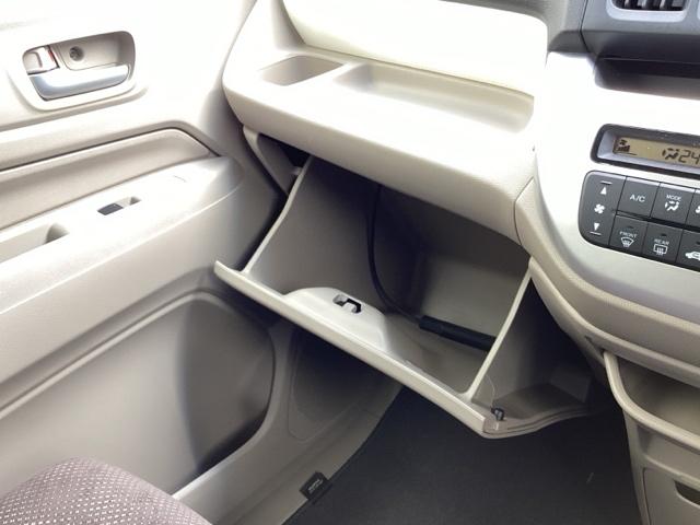 Ｎ－ＷＧＮ ＧＳＳコンフォートＬパッケージ　純正メモリーナビＨＩＤライト　運転席助手席エアバック　サイドエアバッグ　ｉ－ｓｔｏｐ　エアバッグ　衝突軽減装置　ＡＡＣ　ＶＳＡ　シ－トヒ－タ－　ＤＶＤ再生　スマ－トキ－　Ｒカメラ　地デジ　盗難防止装置（31枚目）