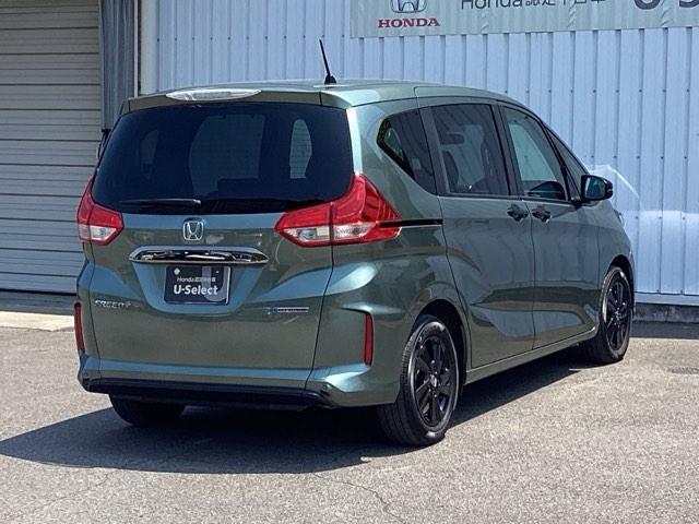 フリード＋ハイブリッド ハイブリッドＧブラックスタイル　純正メモリーナビＬＥＤライト　ＬＥＤヘッドランプ　盗難防止システム　コーナーセンサー　ドライブレコーダ　ワンオーナー　アイドリングストップ　衝突被害軽減システム　フルオートエアコン　Ｒカメラ　ＶＳＡ（8枚目）
