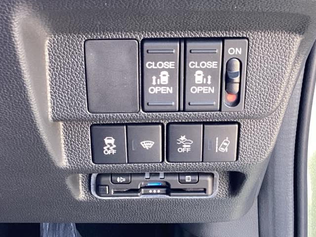 フリード＋ハイブリッド ハイブリッドＧブラックスタイル　純正メモリーナビＬＥＤライト　ＬＥＤヘッドランプ　盗難防止システム　コーナーセンサー　ドライブレコーダ　ワンオーナー　アイドリングストップ　衝突被害軽減システム　フルオートエアコン　Ｒカメラ　ＶＳＡ（14枚目）