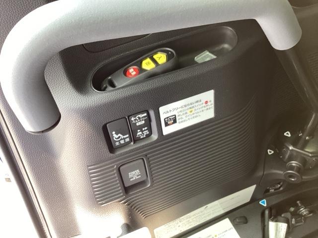 Ｎ－ＢＯＸカスタム Ｌ・スロープ　車いす用アルミスロープ　シートヒータ　福祉車両　クルーズコントロール　衝突軽減Ｂ　ＬＥＤヘッドライト　スマートキー　ＥＴＣ　ＶＳＡ　オートエアコン　キーレス　パーキングセンサー　両側オートスライドドア（44枚目）