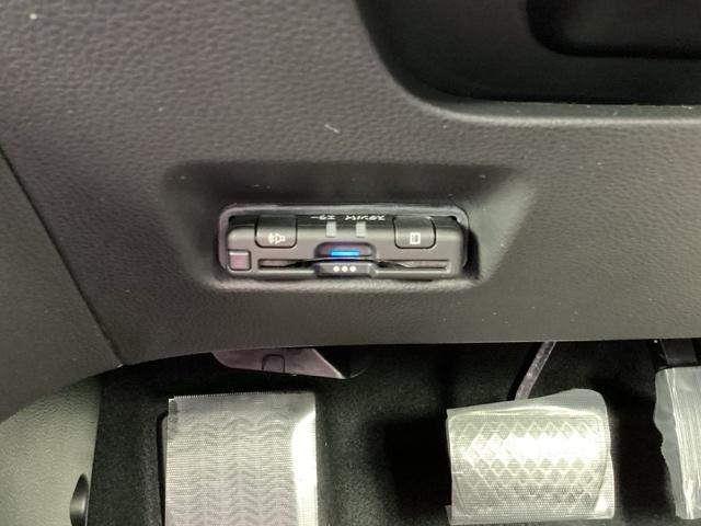 フィット ｅ：ＨＥＶホーム２０周年特別仕様車カーサ　純正メモリーナビＬＥＤライト　ＥＳＣ　シートヒーター　ＬＥＤヘッドランプ　ＤＶＤ　スマキー　フルセグ　クルーズコントロール　イモビライザー　ＥＴＣ　アイドリングストップ　オートエアコン　サイドＳＲＳ（14枚目）