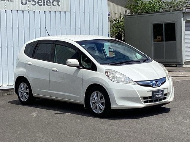 フィットハイブリッド ナビプレミアムセレクション　運転席エアバッグ　ＤＶＤ再生　ＥＴＣ車載器　ＡＵＴＯエアコン　ワンセグ　リヤカメラ　オートクルーズ　パワーウィンドウ　スマキー　パワーステアリング　ナビ・ＴＶ　キーレス（7枚目）