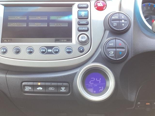 フィットハイブリッド ナビプレミアムセレクション　運転席エアバッグ　ＤＶＤ再生　ＥＴＣ車載器　ＡＵＴＯエアコン　ワンセグ　リヤカメラ　オートクルーズ　パワーウィンドウ　スマキー　パワーステアリング　ナビ・ＴＶ　キーレス（22枚目）
