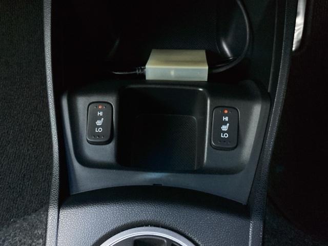 フィットハイブリッド ナビプレミアムセレクション　運転席エアバッグ　ＤＶＤ再生　ＥＴＣ車載器　ＡＵＴＯエアコン　ワンセグ　リヤカメラ　オートクルーズ　パワーウィンドウ　スマキー　パワーステアリング　ナビ・ＴＶ　キーレス（23枚目）