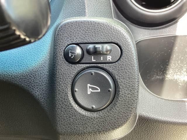 フィットハイブリッド ナビプレミアムセレクション　運転席エアバッグ　ＤＶＤ再生　ＥＴＣ車載器　ＡＵＴＯエアコン　ワンセグ　リヤカメラ　オートクルーズ　パワーウィンドウ　スマキー　パワーステアリング　ナビ・ＴＶ　キーレス（26枚目）