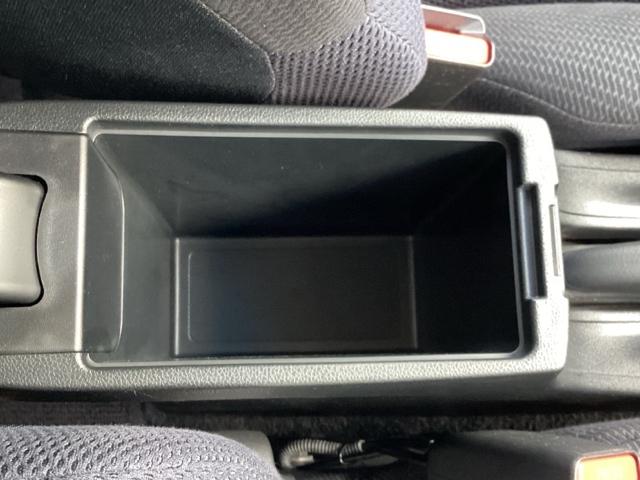 フィットハイブリッド ナビプレミアムセレクション　運転席エアバッグ　ＤＶＤ再生　ＥＴＣ車載器　ＡＵＴＯエアコン　ワンセグ　リヤカメラ　オートクルーズ　パワーウィンドウ　スマキー　パワーステアリング　ナビ・ＴＶ　キーレス（29枚目）