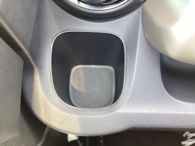 フィットハイブリッド ナビプレミアムセレクション　運転席エアバッグ　ＤＶＤ再生　ＥＴＣ車載器　ＡＵＴＯエアコン　ワンセグ　リヤカメラ　オートクルーズ　パワーウィンドウ　スマキー　パワーステアリング　ナビ・ＴＶ　キーレス（41枚目）