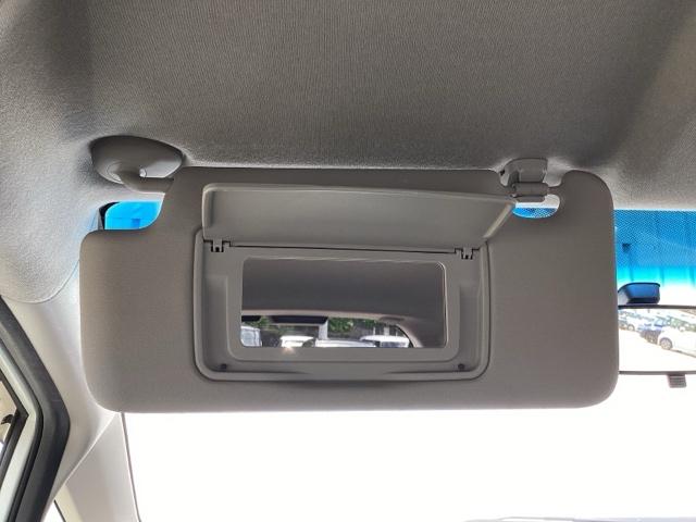 フィットハイブリッド ナビプレミアムセレクション　運転席エアバッグ　ＤＶＤ再生　ＥＴＣ車載器　ＡＵＴＯエアコン　ワンセグ　リヤカメラ　オートクルーズ　パワーウィンドウ　スマキー　パワーステアリング　ナビ・ＴＶ　キーレス（44枚目）
