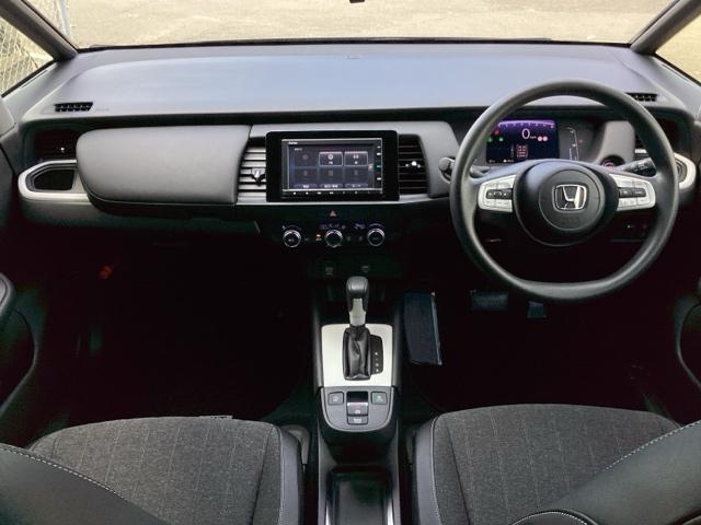 フィット ホーム　ＨｏｎｄａＣＯＮＮＥＣＴｆｏｒＧａｔｈｅｒｓ＋ナビ装着用スペシャルパッケージＬＥＤヘッドライト　リアカメ　ＬＥＤライト　クリアランスソナー　記録簿付　エアバッグ　ｉストップ　スマ－トキ－　盗難防止装置（2枚目）