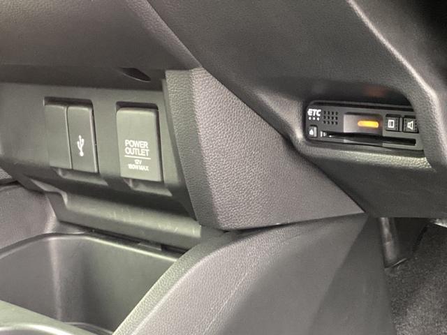 フィット 13G・Lホンダセンシング 純正メモリーナビ ドラレコ リアカメラ 地デジフルセグTV ETC車載器 DVD再生可 ナビ&TV サイドカーテンエアバック Dレコ USB エアバック パワーウインドウ 記録簿 キーフリーシステム(12枚目)