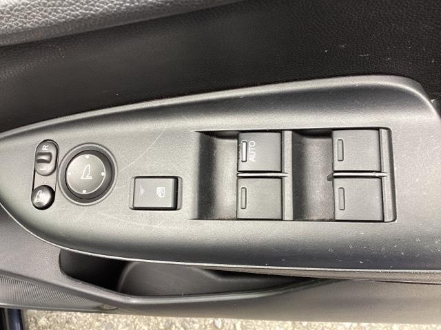 フィット 13G・Lホンダセンシング 純正メモリーナビ ドラレコ リアカメラ 地デジフルセグTV ETC車載器 DVD再生可 ナビ&TV サイドカーテンエアバック Dレコ USB エアバック パワーウインドウ 記録簿 キーフリーシステム(24枚目)