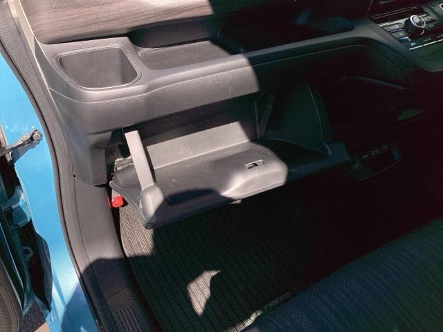 フリード Ｇ・ホンダセンシング　ＬＥＤヘッドライト＋アクティブコーナリングライト　ｉストップ　Ｗエアバッグ　パワーウィンドウ　アクティブクルーズコントロール　スマートキ　カーテンエアバッグ　カラーバックモニター　整備点検記録簿（27枚目）