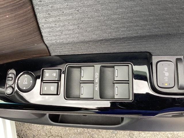 オデッセイハイブリッド e:HEVアブソルート・EX ドラレコ ETC リアカメラ 電動Rゲート LEDライト シ-トヒ-タ- 両側PSD エアロ パワ-シ-ト 整備記録簿 フルセグ アイドルストップ クルーズコントロール DVD再生機能 3列シート(17枚目)