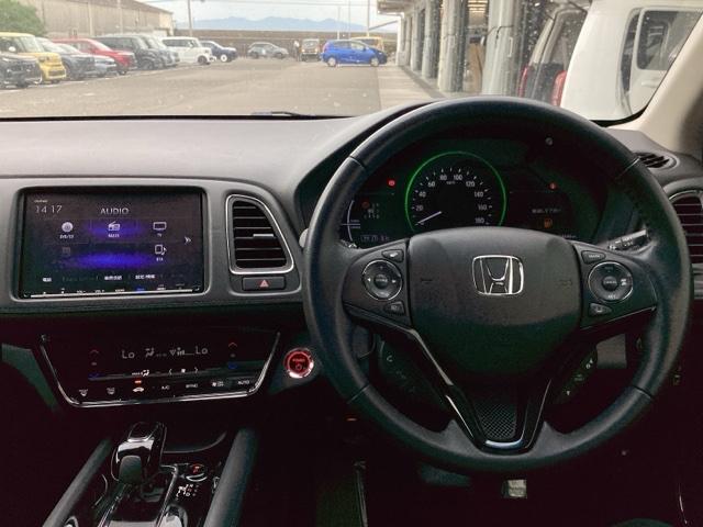 ヴェゼル ハイブリッドＸ・ホンダセンシング　地デジ　Ａクルーズ　Ｂモニ　スマキー　オートエアコン　ＶＳＡ　ＬＥＤヘッドライト　ＥＴＣ車載器　カーテンエアバッグ　ＡＢＳ　パワーウィンドウ　ＵＳＢ　Ｗエアバッグ（3枚目）