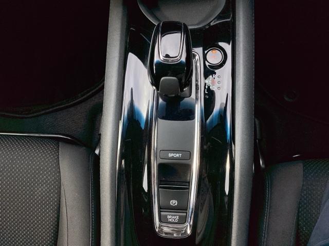 ヴェゼル ハイブリッドＸ・ホンダセンシング　地デジ　Ａクルーズ　Ｂモニ　スマキー　オートエアコン　ＶＳＡ　ＬＥＤヘッドライト　ＥＴＣ車載器　カーテンエアバッグ　ＡＢＳ　パワーウィンドウ　ＵＳＢ　Ｗエアバッグ（13枚目）