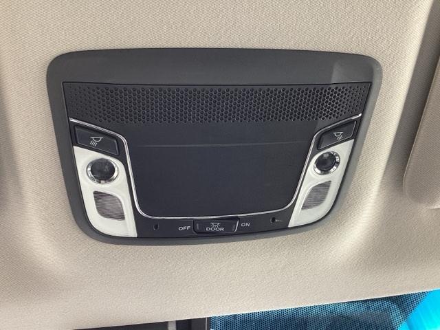 ヴェゼル ハイブリッドＸ・ホンダセンシング　地デジ　Ａクルーズ　Ｂモニ　スマキー　オートエアコン　ＶＳＡ　ＬＥＤヘッドライト　ＥＴＣ車載器　カーテンエアバッグ　ＡＢＳ　パワーウィンドウ　ＵＳＢ　Ｗエアバッグ（42枚目）