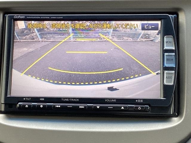 フィットハイブリッド スマートセレクション ディスチャージヘッドライト+オートライトコントロール 地デジTV DVD スマートキー オートクルーズコントロール ETC イモビ バックカメラ キーフリー オートエアコン ABS パワーウィンドウ(12枚目)