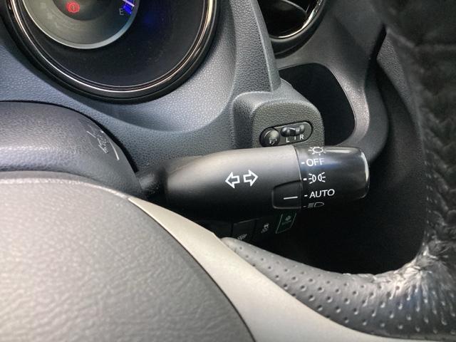 フィットハイブリッド スマートセレクション ディスチャージヘッドライト+オートライトコントロール 地デジTV DVD スマートキー オートクルーズコントロール ETC イモビ バックカメラ キーフリー オートエアコン ABS パワーウィンドウ(16枚目)