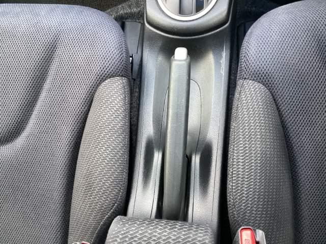 フィットハイブリッド スマートセレクション ディスチャージヘッドライト+オートライトコントロール 地デジTV DVD スマートキー オートクルーズコントロール ETC イモビ バックカメラ キーフリー オートエアコン ABS パワーウィンドウ(24枚目)