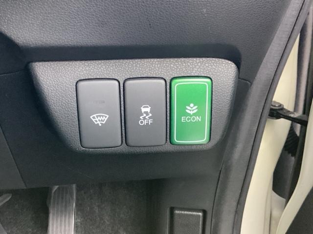 フィットハイブリッド スマートセレクション ディスチャージヘッドライト+オートライトコントロール 地デジTV DVD スマートキー オートクルーズコントロール ETC イモビ バックカメラ キーフリー オートエアコン ABS パワーウィンドウ(31枚目)