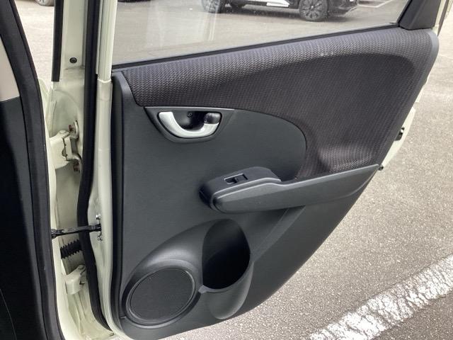 フィットハイブリッド スマートセレクション ディスチャージヘッドライト+オートライトコントロール 地デジTV DVD スマートキー オートクルーズコントロール ETC イモビ バックカメラ キーフリー オートエアコン ABS パワーウィンドウ(34枚目)