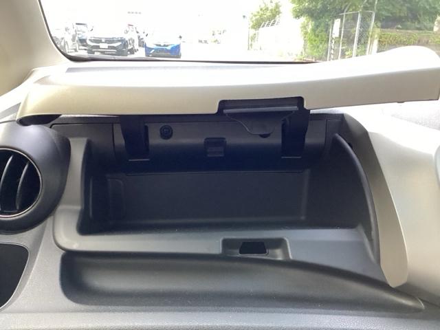 フィットハイブリッド スマートセレクション ディスチャージヘッドライト+オートライトコントロール 地デジTV DVD スマートキー オートクルーズコントロール ETC イモビ バックカメラ キーフリー オートエアコン ABS パワーウィンドウ(39枚目)