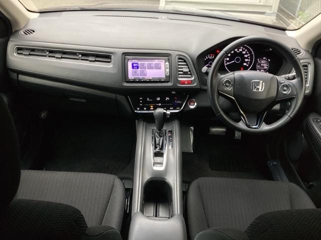 ヴェゼル Ｘ　ナビ装着用スペシャルパッケージあんしんパッケージ　リアカメラ　スマ－トキ－　記録簿　サイドエアバッグ　ＥＴＣ車載器　パワーウィンドウ　盗難防止システム　横滑り防止　ＬＥＤヘッドランプ　クルコン　ＰＳ（2枚目）