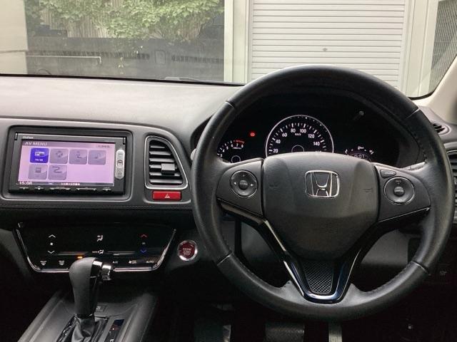 ヴェゼル Ｘ　ナビ装着用スペシャルパッケージあんしんパッケージ　リアカメラ　スマ－トキ－　記録簿　サイドエアバッグ　ＥＴＣ車載器　パワーウィンドウ　盗難防止システム　横滑り防止　ＬＥＤヘッドランプ　クルコン　ＰＳ（3枚目）