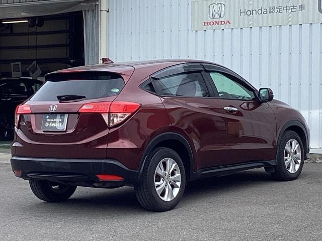 ヴェゼル Ｘ　ナビ装着用スペシャルパッケージあんしんパッケージ　リアカメラ　スマ－トキ－　記録簿　サイドエアバッグ　ＥＴＣ車載器　パワーウィンドウ　盗難防止システム　横滑り防止　ＬＥＤヘッドランプ　クルコン　ＰＳ（8枚目）