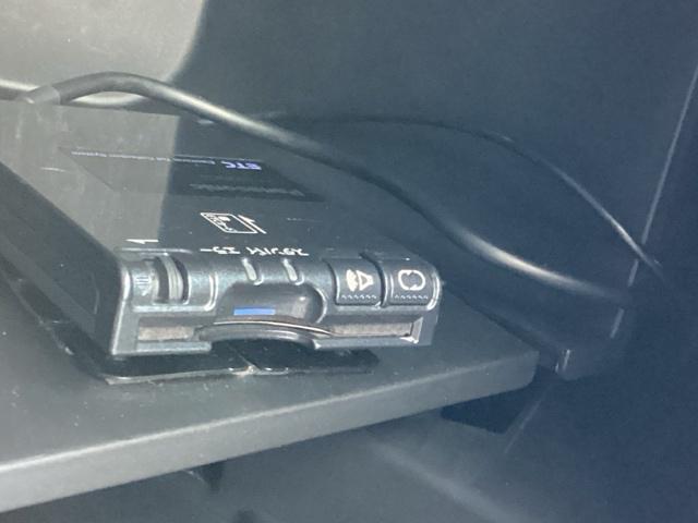 ヴェゼル Ｘ　ナビ装着用スペシャルパッケージあんしんパッケージ　リアカメラ　スマ－トキ－　記録簿　サイドエアバッグ　ＥＴＣ車載器　パワーウィンドウ　盗難防止システム　横滑り防止　ＬＥＤヘッドランプ　クルコン　ＰＳ（14枚目）