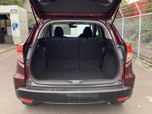 ヴェゼル Ｘ　ナビ装着用スペシャルパッケージあんしんパッケージ　リアカメラ　スマ－トキ－　記録簿　サイドエアバッグ　ＥＴＣ車載器　パワーウィンドウ　盗難防止システム　横滑り防止　ＬＥＤヘッドランプ　クルコン　ＰＳ（18枚目）