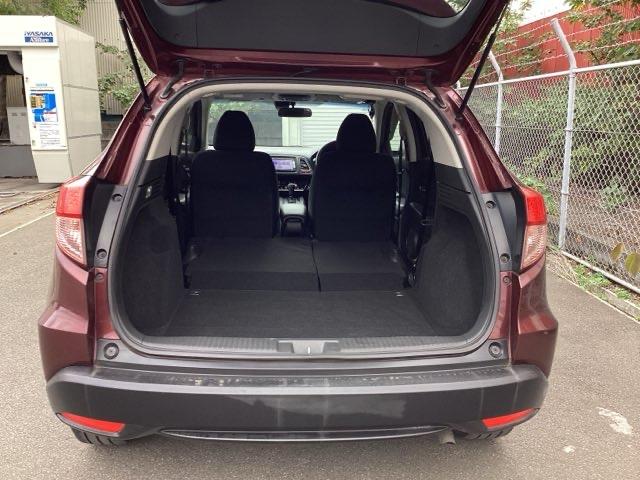 ヴェゼル Ｘ　ナビ装着用スペシャルパッケージあんしんパッケージ　リアカメラ　スマ－トキ－　記録簿　サイドエアバッグ　ＥＴＣ車載器　パワーウィンドウ　盗難防止システム　横滑り防止　ＬＥＤヘッドランプ　クルコン　ＰＳ（37枚目）