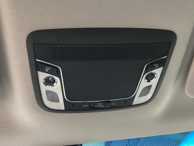 ヴェゼル Ｘ　ナビ装着用スペシャルパッケージあんしんパッケージ　リアカメラ　スマ－トキ－　記録簿　サイドエアバッグ　ＥＴＣ車載器　パワーウィンドウ　盗難防止システム　横滑り防止　ＬＥＤヘッドランプ　クルコン　ＰＳ（41枚目）