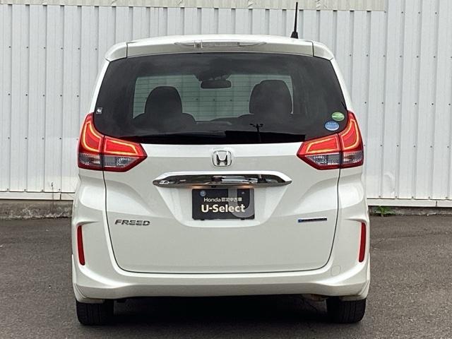 フリードハイブリッド ハイブリッド・EX Hondaインターナビ+リンクアップフリー+ETC車載器(ナビ連動)LEDヘッドライト+アクティブコーナリングライト 地デジフルセグTV シ-トヒ-タ- 整備記録簿 USB接続 リヤカメラ ABS(9枚目)
