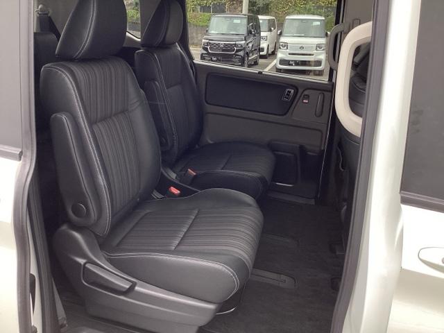 フリードハイブリッド ハイブリッド・EX Hondaインターナビ+リンクアップフリー+ETC車載器(ナビ連動)LEDヘッドライト+アクティブコーナリングライト 地デジフルセグTV シ-トヒ-タ- 整備記録簿 USB接続 リヤカメラ ABS(17枚目)