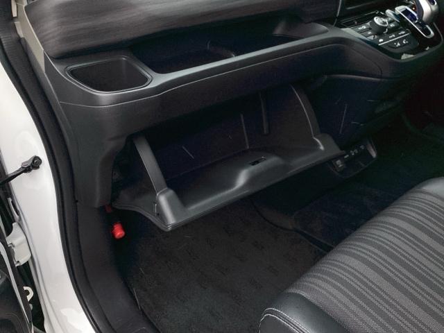 フリードハイブリッド ハイブリッド・EX Hondaインターナビ+リンクアップフリー+ETC車載器(ナビ連動)LEDヘッドライト+アクティブコーナリングライト 地デジフルセグTV シ-トヒ-タ- 整備記録簿 USB接続 リヤカメラ ABS(50枚目)