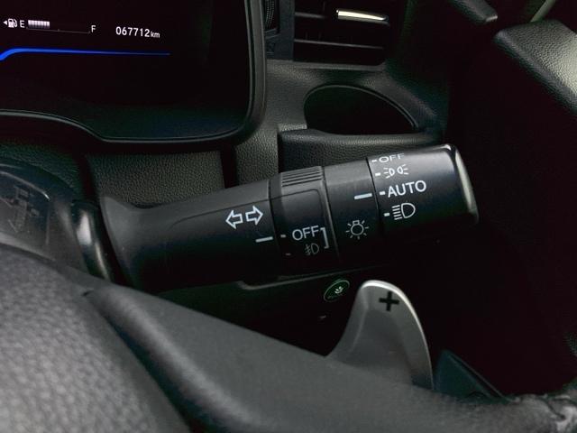 フィットハイブリッド Sパッケージ 点検記録簿 サイドエアバック リアカメラ VSA クルコン 地デジTV イモビライザー パワーウィンドウ スマキー DVD再生 ETC付 Wエアバック パワステ エアバッグ AAC ABS キーフリー(16枚目)