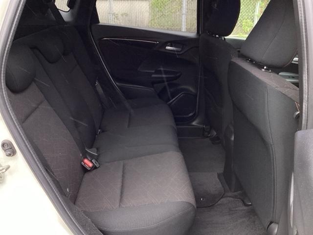 フィットハイブリッド Sパッケージ 点検記録簿 サイドエアバック リアカメラ VSA クルコン 地デジTV イモビライザー パワーウィンドウ スマキー DVD再生 ETC付 Wエアバック パワステ エアバッグ AAC ABS キーフリー(18枚目)