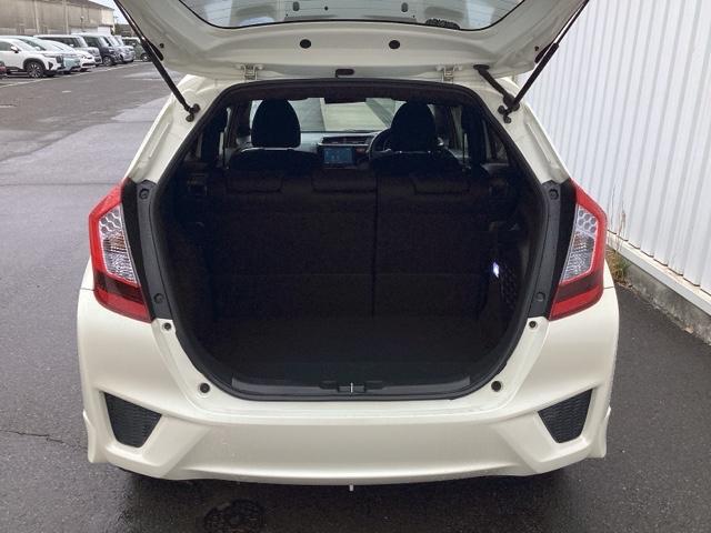 フィットハイブリッド Sパッケージ 点検記録簿 サイドエアバック リアカメラ VSA クルコン 地デジTV イモビライザー パワーウィンドウ スマキー DVD再生 ETC付 Wエアバック パワステ エアバッグ AAC ABS キーフリー(19枚目)