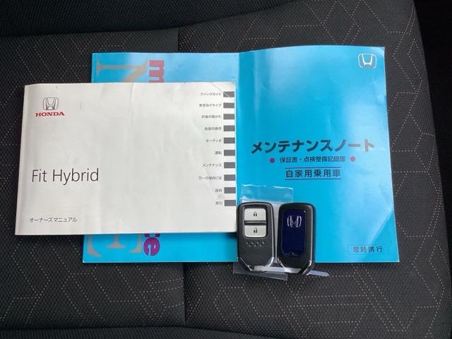 フィットハイブリッド Sパッケージ 点検記録簿 サイドエアバック リアカメラ VSA クルコン 地デジTV イモビライザー パワーウィンドウ スマキー DVD再生 ETC付 Wエアバック パワステ エアバッグ AAC ABS キーフリー(20枚目)