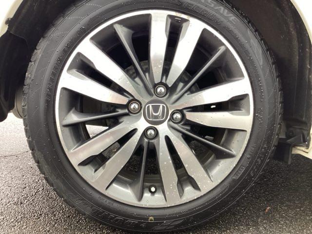 フィットハイブリッド Sパッケージ 点検記録簿 サイドエアバック リアカメラ VSA クルコン 地デジTV イモビライザー パワーウィンドウ スマキー DVD再生 ETC付 Wエアバック パワステ エアバッグ AAC ABS キーフリー(21枚目)