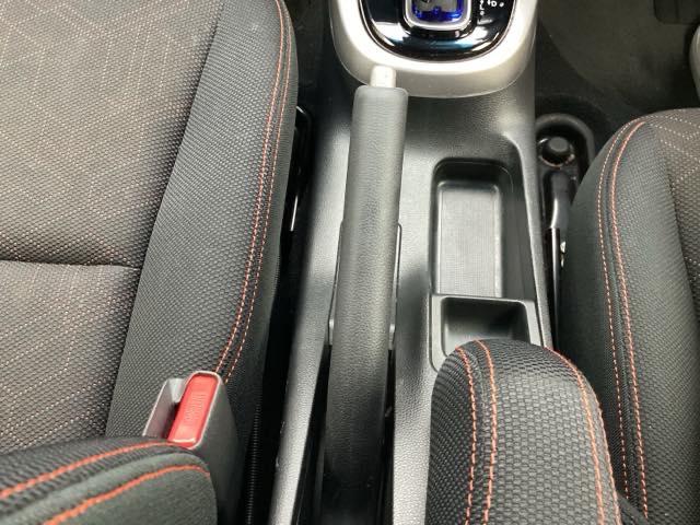 フィットハイブリッド Sパッケージ 点検記録簿 サイドエアバック リアカメラ VSA クルコン 地デジTV イモビライザー パワーウィンドウ スマキー DVD再生 ETC付 Wエアバック パワステ エアバッグ AAC ABS キーフリー(25枚目)