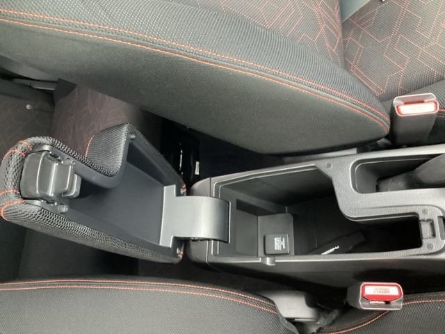 フィットハイブリッド Sパッケージ 点検記録簿 サイドエアバック リアカメラ VSA クルコン 地デジTV イモビライザー パワーウィンドウ スマキー DVD再生 ETC付 Wエアバック パワステ エアバッグ AAC ABS キーフリー(27枚目)