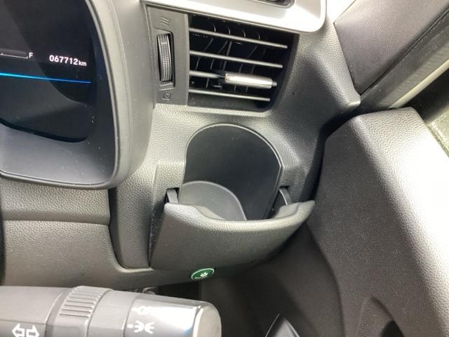 フィットハイブリッド Sパッケージ 点検記録簿 サイドエアバック リアカメラ VSA クルコン 地デジTV イモビライザー パワーウィンドウ スマキー DVD再生 ETC付 Wエアバック パワステ エアバッグ AAC ABS キーフリー(30枚目)