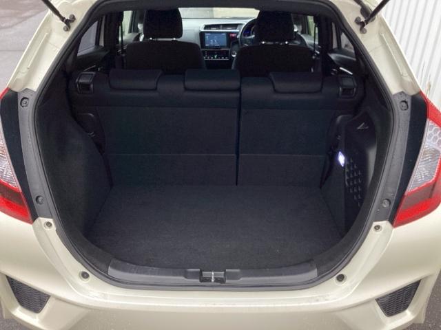 フィットハイブリッド Sパッケージ 点検記録簿 サイドエアバック リアカメラ VSA クルコン 地デジTV イモビライザー パワーウィンドウ スマキー DVD再生 ETC付 Wエアバック パワステ エアバッグ AAC ABS キーフリー(37枚目)