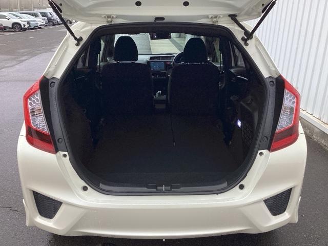 フィットハイブリッド Sパッケージ 点検記録簿 サイドエアバック リアカメラ VSA クルコン 地デジTV イモビライザー パワーウィンドウ スマキー DVD再生 ETC付 Wエアバック パワステ エアバッグ AAC ABS キーフリー(39枚目)