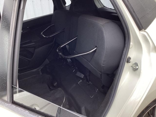 フィットハイブリッド Sパッケージ 点検記録簿 サイドエアバック リアカメラ VSA クルコン 地デジTV イモビライザー パワーウィンドウ スマキー DVD再生 ETC付 Wエアバック パワステ エアバッグ AAC ABS キーフリー(40枚目)